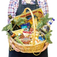 Новогодняя корзина с продуктами Новогодняя корзина с продуктами